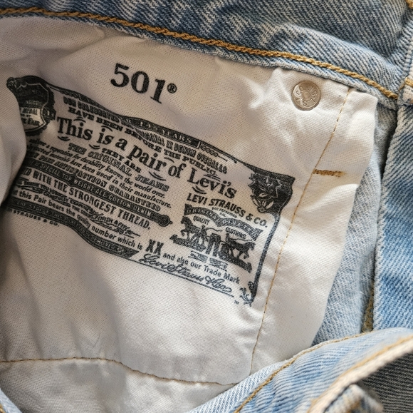 Levi's 501's Classic Light Blue Jean Shorts Size 32 - Picture 10 of 11